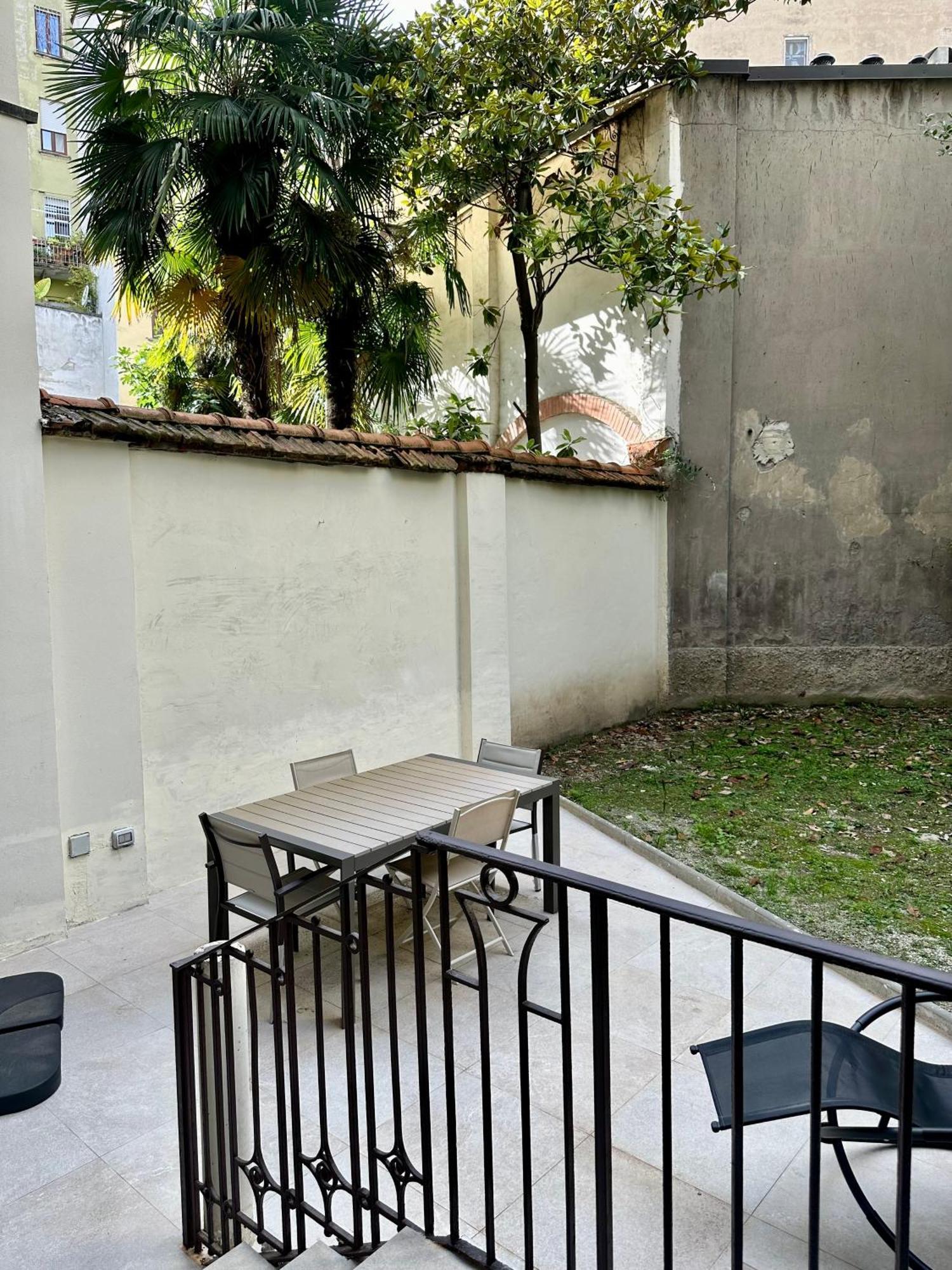 Lr Deluxe Apartments - Porta Venezia - Bilocale Con Giardino Privato Milan Exterior photo