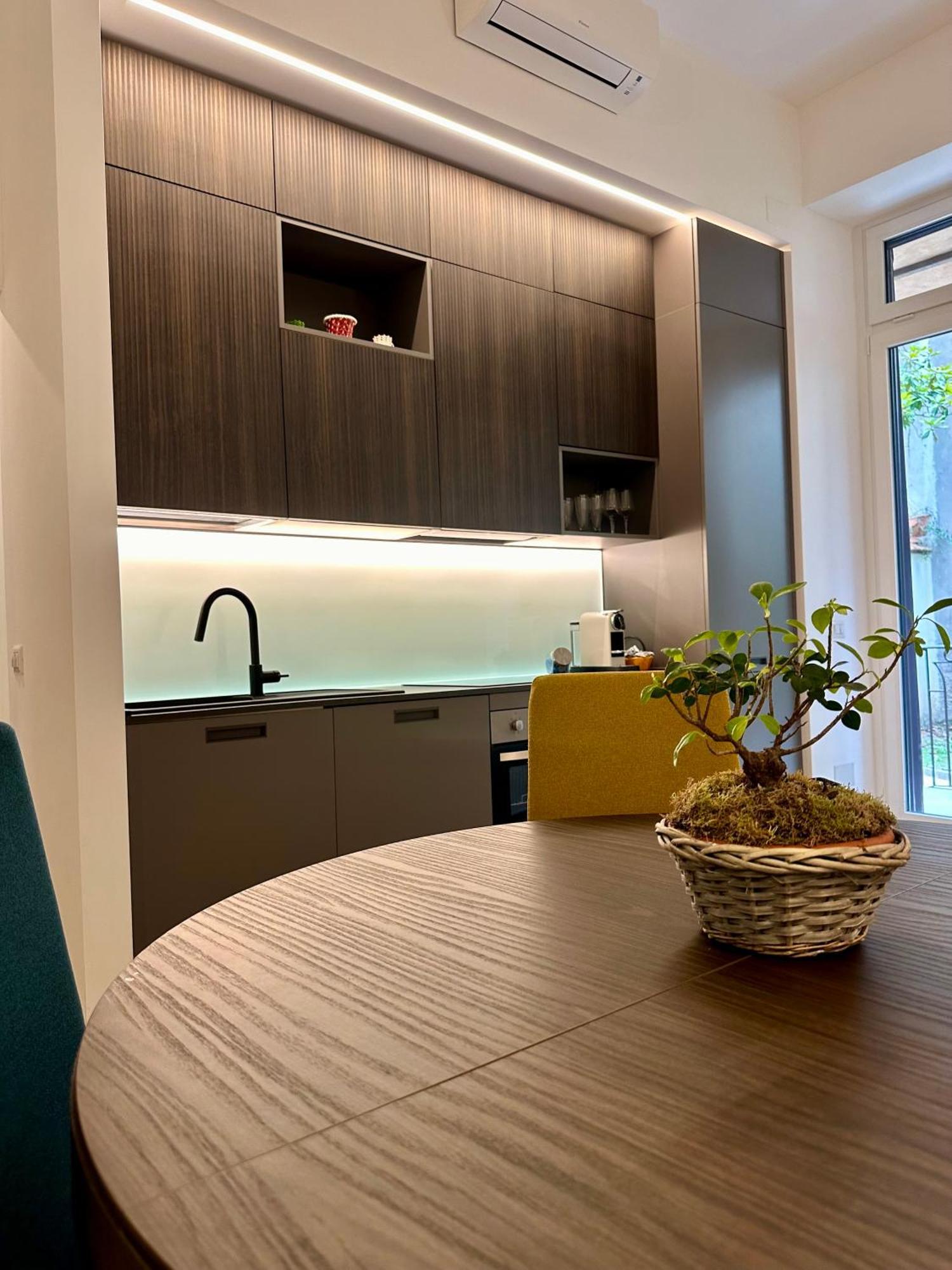 Lr Deluxe Apartments - Porta Venezia - Bilocale Con Giardino Privato Milan Exterior photo