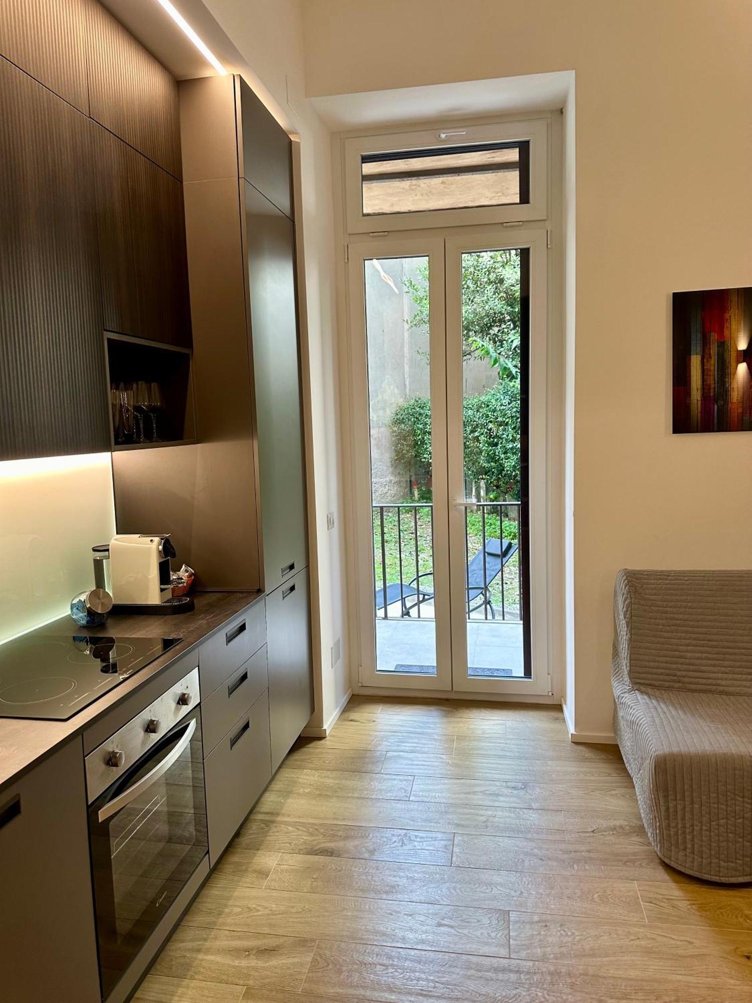 Lr Deluxe Apartments - Porta Venezia - Bilocale Con Giardino Privato Milan Exterior photo